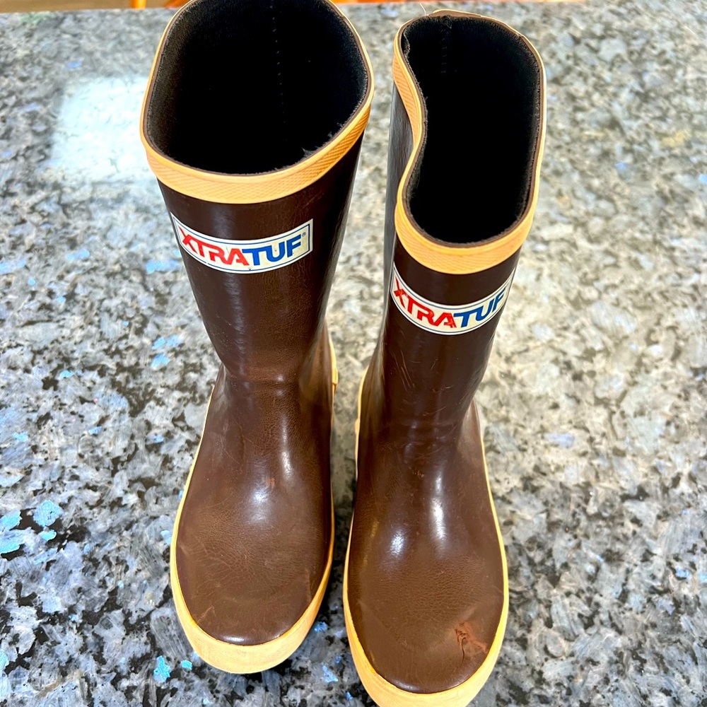 Kids Xtra Tuff deck boots size 13. Light wear.